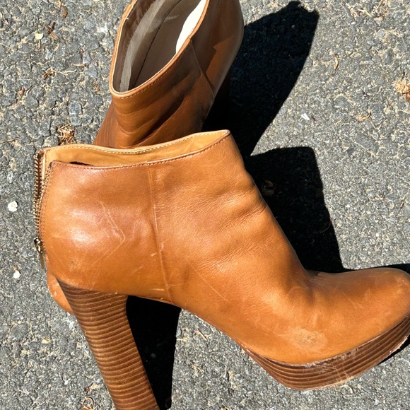 Authentic Mickael Kors booties - Picture 2 of 3
